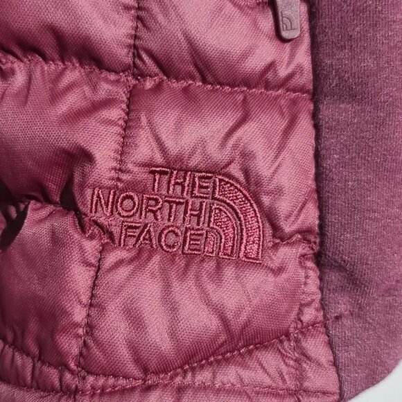 The North Face Endeavor ThermoBall Jacket Hybrid Quilted Hoodie Womens XS Maroon - Picture 4 of 9